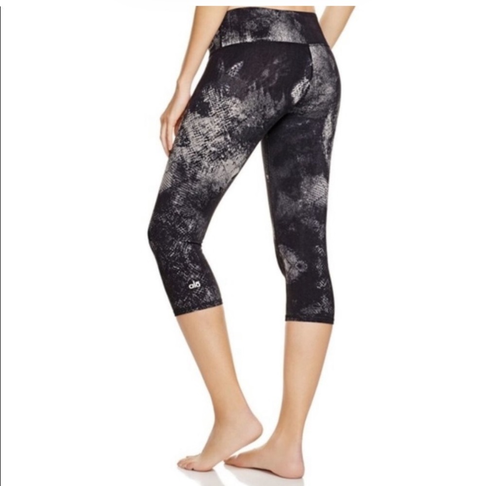 ALO Yoga Black and Gray Printed High-Waist Cropped Leggings